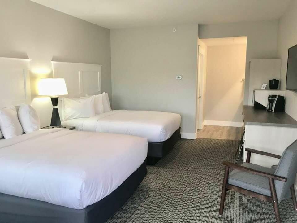 Empire Lakeshore Inn Exterior foto
